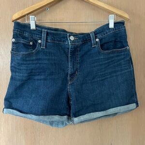 Levi mid length jeans shorts size 33